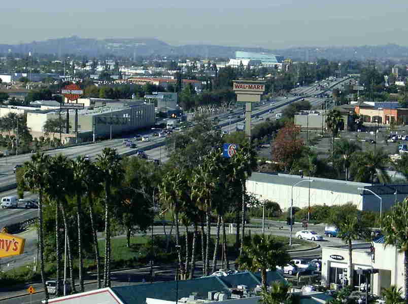 Baldwin Park, CA: Photo taken from roof top of Marriott coudtyard of baldwin park