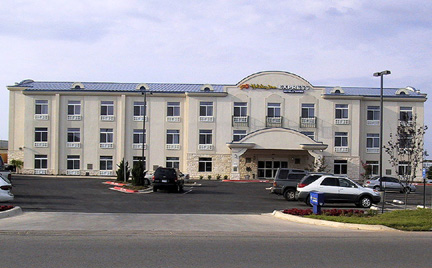 Bastrop, TX: New Holiday Inn