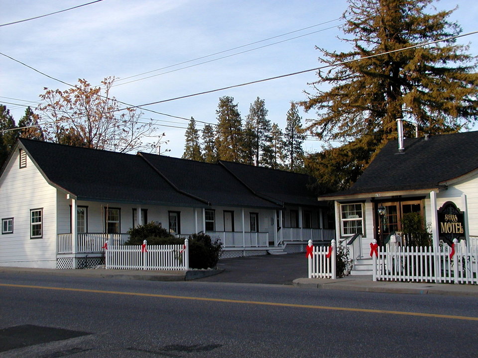 Grass Valley, CA: sierra motel 1930s motor court motel just outside of old town GV