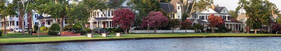 Edenton, NC: Homes along the waterfront on Edenton Bay, Historic Edenton North Carolin