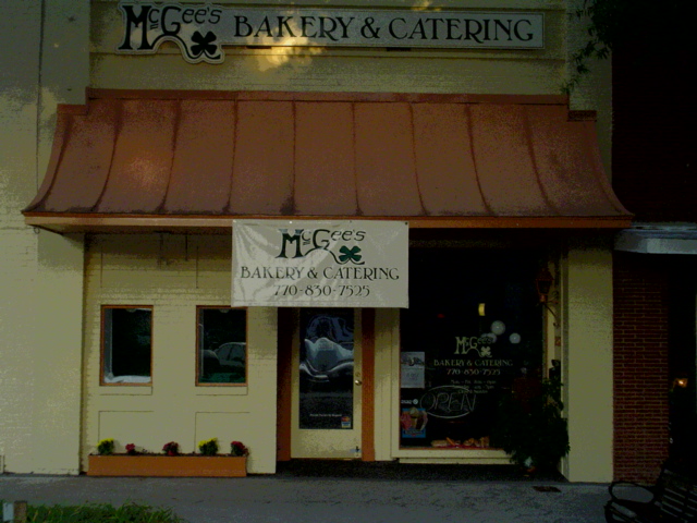 Carrollton, GA: McGee's Doughnut Shop on Town Square in Carrollton Georgia