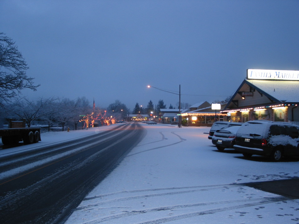 Fall City, WA: A rare snowy morning in downtown fall city