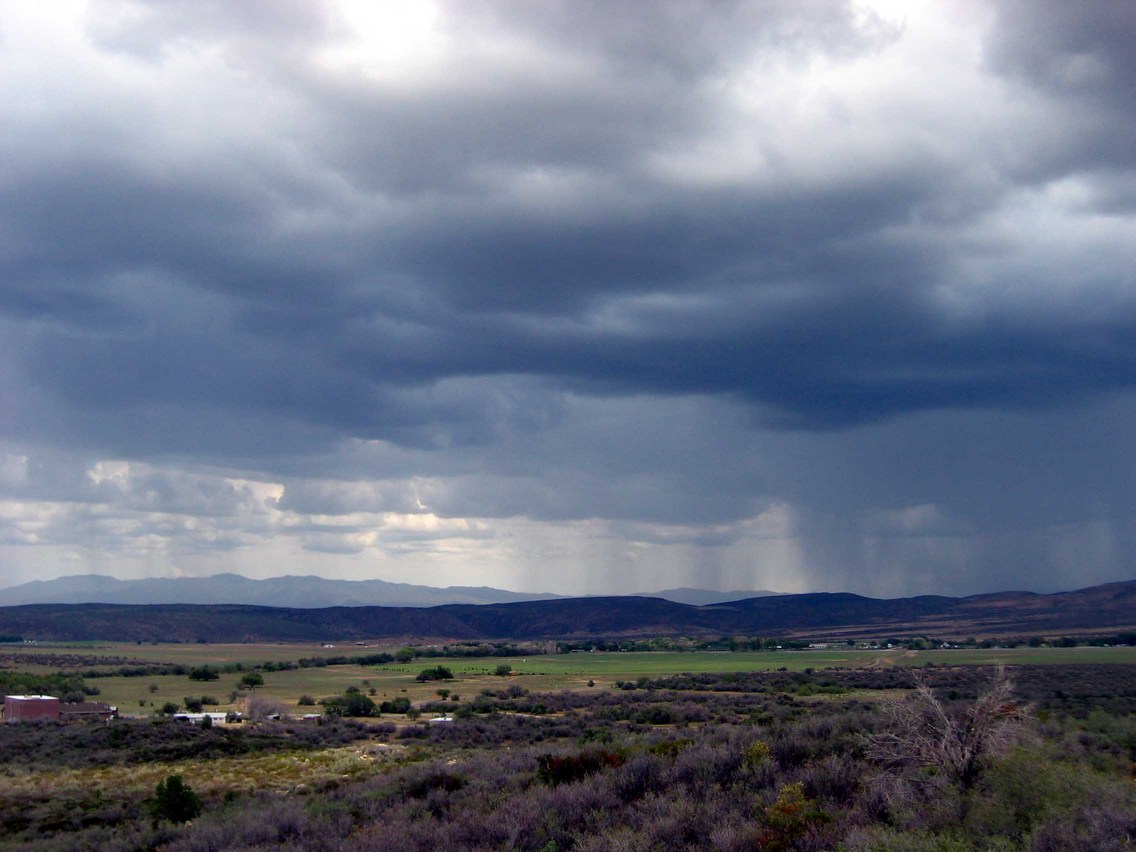 Peeples Valley, AZ: A view of Peeples Valley looking East