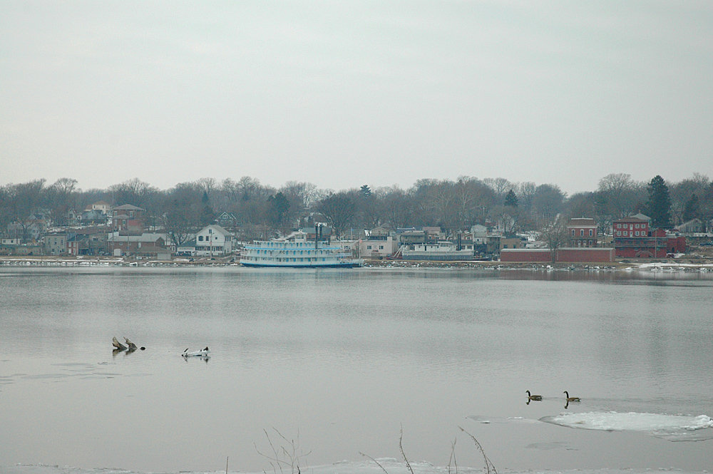 Le Claire, IA: Photo of town, taken 2-1-2005