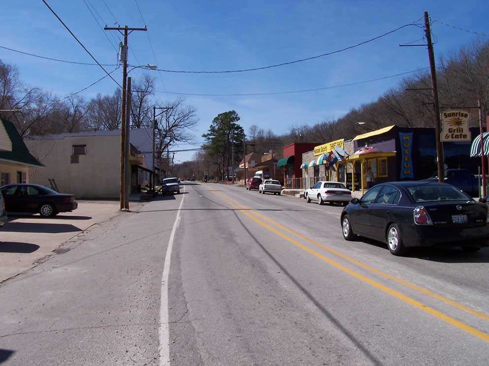 Reeds Spring, MO: The quiet main street in Reeds Spring