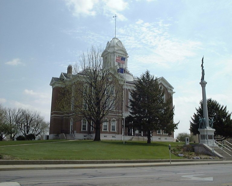 Mount Vernon, IN: Mt. Vernon Courthouse on Forth and Main St. taken by Melvin Lopp