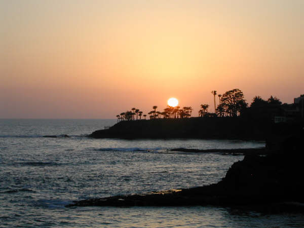 Laguna Beach, CA: Sunset on Laguna Beach coast
