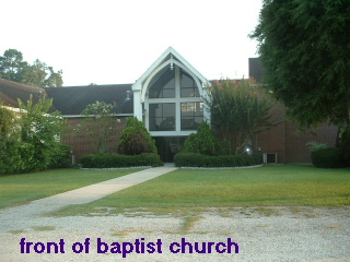 Deweyville, TX: FRONT OF BAPBIST CHURCH