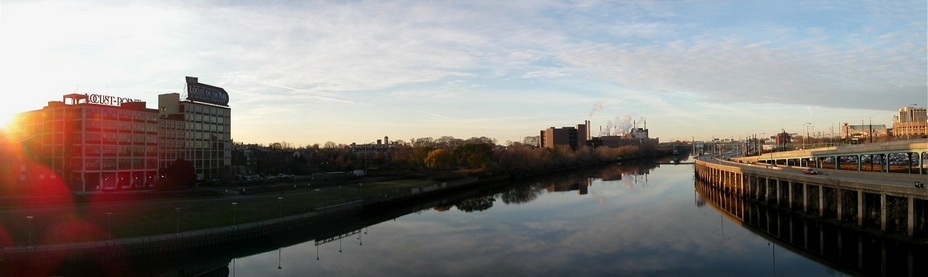 Philadelphia, PA: Schuykill River, sunrise, looking west from Walnut Street bridge
