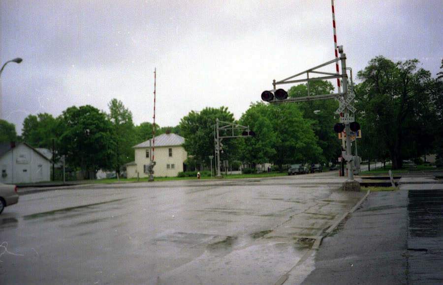 Upper Sandusky, OH: Rail road crossing just south of downtown