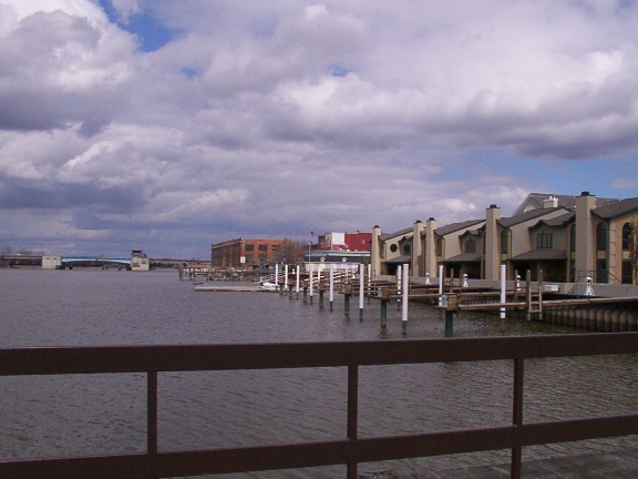 Bay City, MI: Saginaw River dividing Bay City's West Side from East, looking North