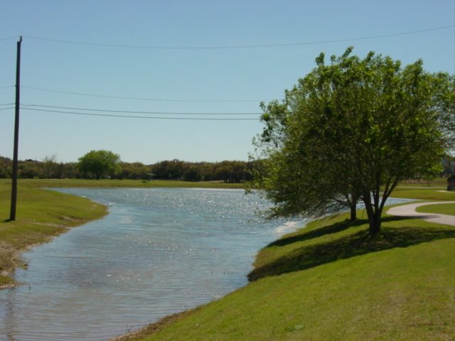 Timberwood Park, TX: Stocked lake