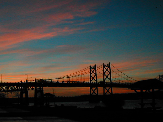 Bettendorf, IA: Twin Bridges connecting Bettendorf, Iowa & Moline Illinois