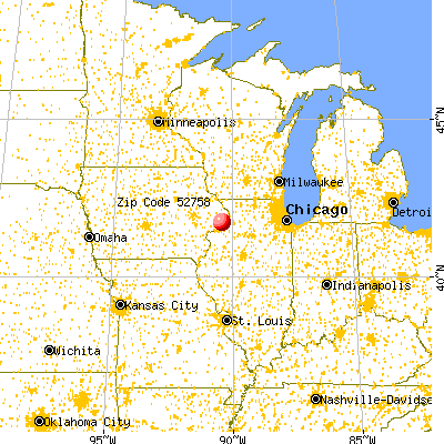 McCausland, IA (52758) map from a distance